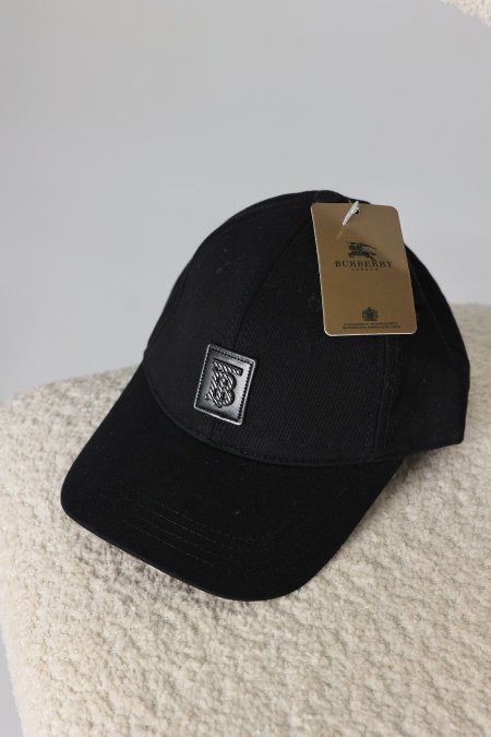 طاقية - Burberry شعار